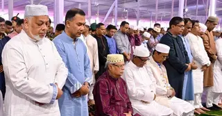 জাতীয় ঈদগাহে নামাজ ও শহিদ জিয়া-জিয়ার কবর জিয়ারত করলেন স্থানীয় সরকার প্রতিমন্ত্রী